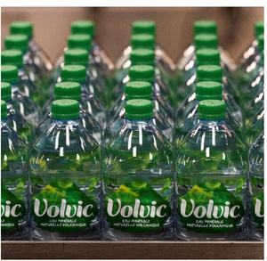 Refresque su cuerpo y su mente con agua natural Volvic disponible para la venta, perfecta para la hidratación en cualquier momento y en cualquier lugar. - Product Image 4