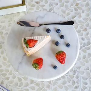 Support à gâteau de luxe en marbre blanc avec base en bois d'acacia, vaisselle pour fêtes, événements et service à domicile de gâteaux, cupcakes et apéritifs - Product Image 4