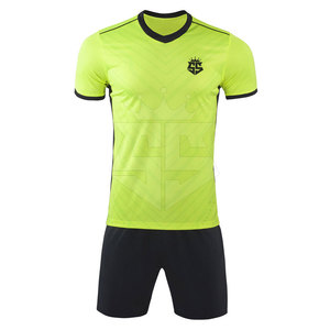 Nouveauté 2025, uniforme de football personnalisé, design différent, meilleur prix, uniforme de football pour les jeunes - Product Image 1