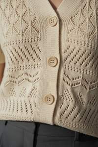 Cárdigan de Algodón Orgánico con Cuello en V para Mujer - Cárdigan de Punto Calado de Manga Corta - Blusa Sostenible con Botones - Product Image 5