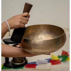 Bol chantant tibétain traditionnel en acier inoxydable poli, martelé à la main, outil de méditation, de yoga et de sonothérapie pour l'apaisement - Product Image 3