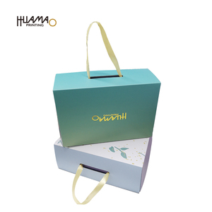 Boîtes d'emballage de chaussures pliables personnalisables Huamao OEM avec ruban, logo personnalisé en feuille d'or pour l'expédition et l'emballage de chaussures - Product Image 4
