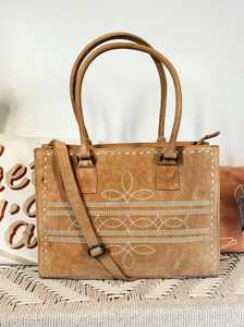Bolso Tote de Cuero Genuino Estilo Bohemio con Flores y Borlas, Color Personalizado, Detalle de Pelo de Cuero Real - Precio al por Mayor - Product Image 2