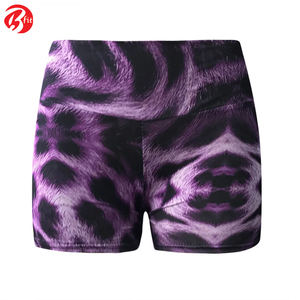 Short respirant en tissu élasthanne polyester et nylon imprimé par sublimation pour femme Short à séchage rapide pour femme avec volants - Product Image 3