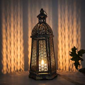 Farol Marroquí de Metal Antiguo de Primera Calidad con Intrincados Relieves, Luz Cálida de Vela Ambiental para una Decoración Elegante del Hogar y un Regalo Festivo - Product Image 1
