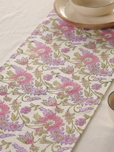 Chemin de table double couche en toile slub premium imprimée au bloc, motif floral, avec pompons, style damassé tissé, rose floral pour salle à manger - Product Image 6