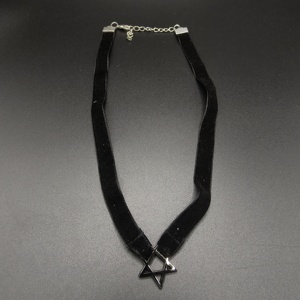 Collier ras du cou gothique en velours noir avec pendentif hexagramme, bijoux de mode sombre personnalisés pour événements gothiques et <span class=keywords><strong>punk</strong></span>, logo et emballage personnalisés - Product Image 1