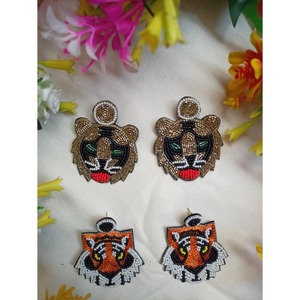 Offre Spéciale boucles d'oreilles en perles de conception animale personnalisée pour les femmes bijoux élégants fabriqués à la main idéaux pour les cadeaux et les ventes en boutique - Product Image 1