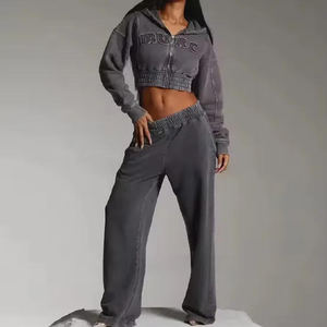 Streetwear personnalisé survêtement acide lavage fermeture éclair en détresse broderie impression Patch recadrée à capuche et pantalon de survêtement ensemble femmes survêtement - Product Image 2