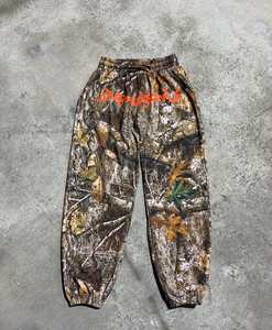 Conjunto de Sudadera con Capucha y Pantalones Cargo con Estampado Personalizado de Streetwear, con Pedrería y Camuflaje - Product Image 4