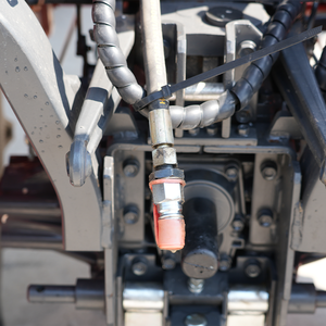 Tractor de granja compacto Mini 4WD original para motor de 70HP de alta productividad disponible para envío ahora a bajo costo - Product Image 2