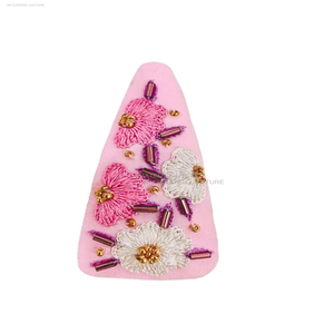 Barrettes à cheveux élégantes et magnifiques en tissu indien artisanal, avec un design brodé et perlé complexe, durables pour les fêtes - Product Image 4