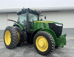 Tracteur utilitaire Jo/hn Dee/re 7230R, équipement agricole avancé pour la culture du sol, le labour, le travail du terrain, la récolte - Product Image 3