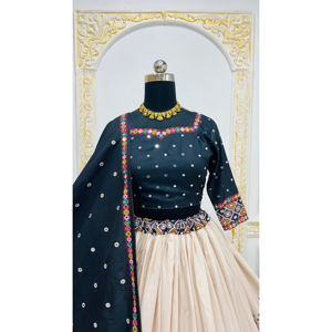Navratri traditionnel Chaniya Choli élégant brodé Lehenga Choli ensemble avec Dupatta Perfect Festival & Garba Dance Outfit - Product Image 1