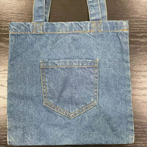Sac fourre-tout en coton denim pratique pour les courses Sac à bandoulière pliable personnalisé Poche pratique en tissu réutilisable avec lettres en PVC - Product Image 1