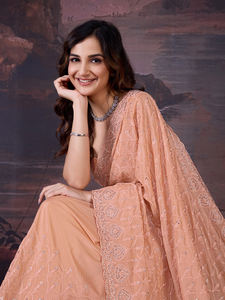 Sari en soie mélangée pour femmes Trendmalls, broderie Zarkan, pièce de chemisier non cousue, occasions de fête et de mariage (toutes saisons) - Product Image 3