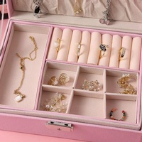 Nouveauté : Boîte à bijoux portable multifonction en cuir PU faite à la main, étui de voyage pour bagues, colliers, boucles d'oreilles, cadeau personnalisé