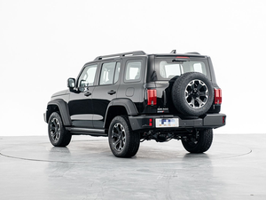 Auto de Lujo 2024, Turbo Gasolina, Tracción en las Cuatro Ruedas, Interior de Cuero, Caja de Cambios Semi-Automática, Techo Panorámico - Product Image 2