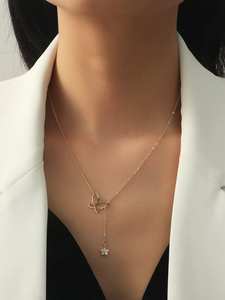 สร้อยคอจี้เกล็ดหิมะสีทองสไตล์มินิมอล มีจำหน่ายในราคาขายส่ง - Product Image 5