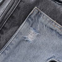 Jean en denim tricoté délavé et déchiré style rétro pour homme, coupe droite, logo personnalisé, décontracté, coupe régulière, patchwork, vente en gros à bas prix