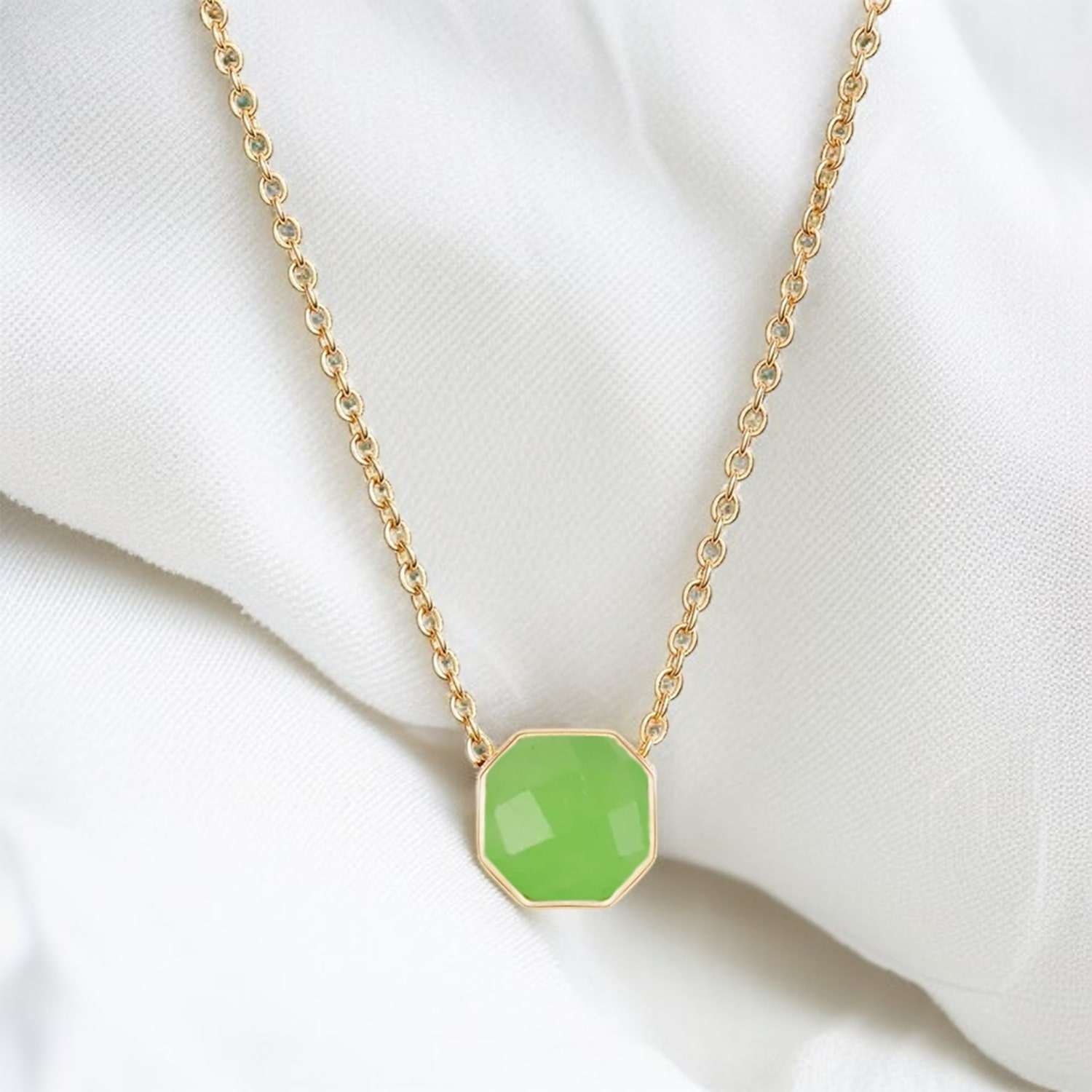 พลอยคาลซิโดนีสีเขียว