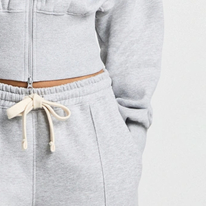 Sudadera con Capucha para Mujer a Precio Económico, Diseño Corto con Mangas Largas para Estilo y Uso en Exteriores, con Dobladillo Acanalado y Cordones en la Capucha - Product Image 4