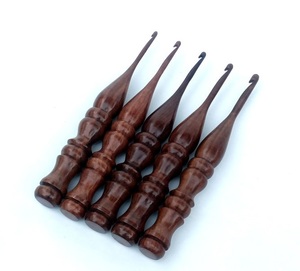 Lot de 13 crochets en bois de 3.5mm à 16mm naturels tournés à la main crochets ergonomiques personnalisés gravés avec des tailles cadeau parfait - Product Image 2