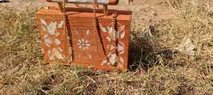 Bolso de Mano de Lujo con Incrustaciones de Nácar, Diseño Árabe Moderno, Regalo para Eid y Ramadán, Colección Elegante Hecha a Mano - Product Image 5