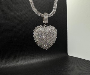 Collier pendentif hip-hop élégant en moissanite VVS sertie de diamants avec un design en argent 925 en forme de cœur, bijoux brillants à bas prix - Product Image 1