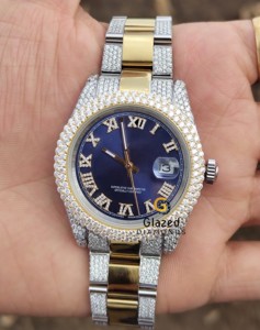 Elegante esfera azul de acero inoxidable, busto completamente helado, reloj de diamantes de moissanita redonda de claridad VVS a un precio asequible - Product Image 5