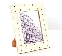 Cadre photo en bois avec incrustation de résine osseuse, élégant et de qualité supérieure, idéal pour célébrer les moments intemporels et autres créations artisanales. - Product Image 4