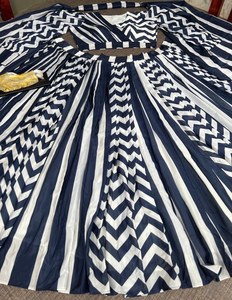 Lehenga Choli con estampado azul estilo Bollywood con Dupatta para mujer, Lahenga Choli hecho a mano, ropa informal para fiesta Lehenga Choli - Product Image 3