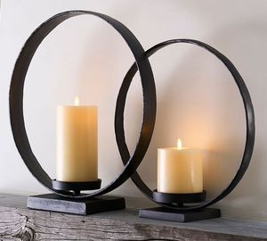 Ensemble de grands bougeoirs en métal élégants en fer noir sur support en aluminium Décorations de table de Noël dans une boîte emballée à usage domestique - Product Image 2