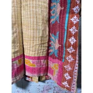 Kimono Kantha Vintage con un Toque Festivo - Product Image 5