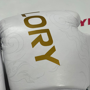 Gants de boxe Muay Thai en cuir véritable Fairtex Glory White Sparring, logo personnalisé, lacets, moulage souple, gants de sparring - Product Image 4