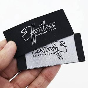 Étiquettes tissées auto-adhésives de taille personnalisée pour vêtements Étiquettes de vêtements durables avec logo personnalisé - Product Image 1