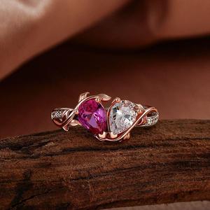 แหวนคู่แต่งงาน Jeulia Custom Two Birthstone Bypass ประดับเพชร สแตนเลสสตีล ดีไซน์ลายดอกไม้เก๋ไก๋ทันสมัย - Product Image 5