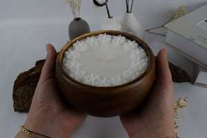 Bougie florale en bois artisanale, cire de soja blanche avec des accents délicats de marguerites, aromathérapie écologique et décoration d'intérieur - Product Image 2