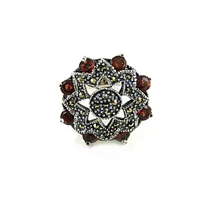 Anillo de Plata de Ley 925 con Diseño de Flor y Granate para Mujer, Estilo Floral Elegante - Product Image 3