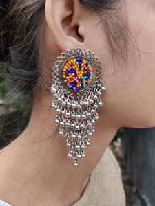 ต่างหูแฟชั่นผู้หญิงแบบห้อยดีไซน์ประณีตสีเงินออกซิไดซ์ดีไซน์ล่าสุดสำหรับเด็กผู้หญิง - Product Image 3