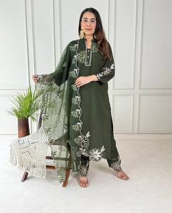 Costume en soie romain élégant pour femmes, tenue ethnique pour mariage, fête, événements traditionnels, vêtements de fête et de bureau - Product Image 5