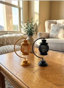 Lámpara de Mesa de Metal con Acabado Dorado y Anillo para Colgar, Luz Cálida Ambiental, Diseño Compacto para Decoración de Sala de Estar y Regalos Festivos - Product Image 5