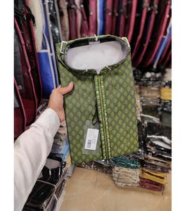 Kurta en soie douce miroir de style indien traditionnel pour hommes avec un look élégant et une tenue confortable fournisseur indien - Product Image 2