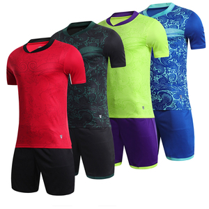 Vente chaude meilleur fournisseur en vrac quantité uniforme de football 100% polyester tissu fait uniforme de football - Product Image 4