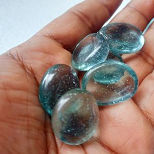 Pierres de galets en verre sur mesure idéales pour la décoration de la maison et adaptées aux aquariums et à l'utilisation par les designers d'intérieur - Product Image 4