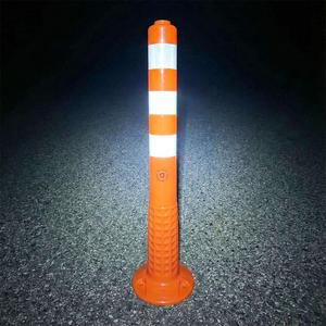 Cône de signalisation routière Delinatr 75 x 8 cm en plastique réfléchissant avec socle TPE pour utilisation routière - Product Image 3