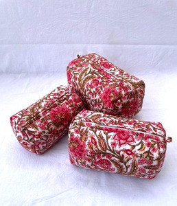 Conjunto de bolsas acolchadas con estampado indio tradicional, organizador de viaje elegante, bolsas cosméticas de algodón suave con cremallera, diseño ecológico consciente - Product Image 4