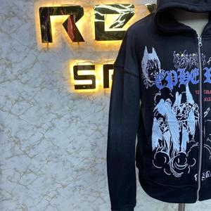 Sudadera con capucha y cremallera personalizada con logo impreso, para hombre, negra, de algodón French Terry, corte regular, logo frontal, estilo otoñal. - Product Image 4