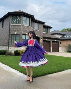 Traje de Chifón de Manga Larga con Bordado Vibrante, Hecho a Mano por Niñas Afganas, para Programas Culturales, Bodas y Festividades - Product Image 4