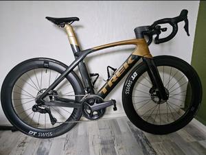 NOUVEAU VÉLO DE COURSE TREK MADONE SLR 9 AXS Gen 8 21 VITESSES FREINS À DISQUE EN ACIER - Product Image 4